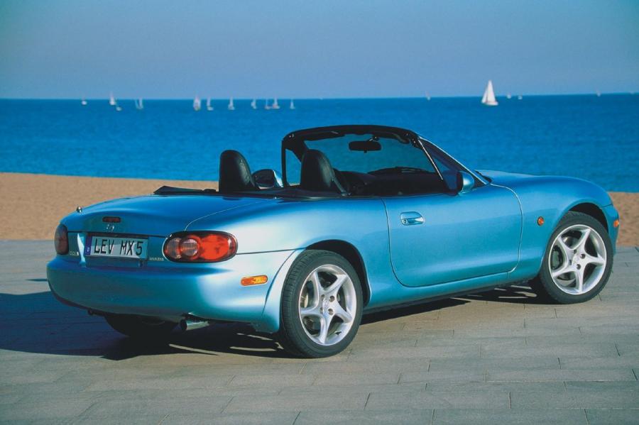  Mazda MX-5 1999 года  (фото 5 из 6)